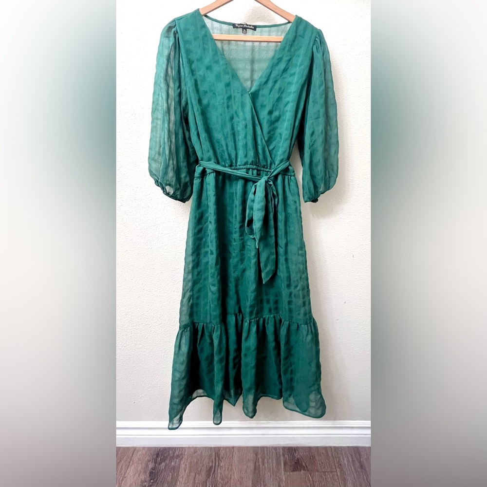 Ryan Michelle Women's Green elbow sleeve dress